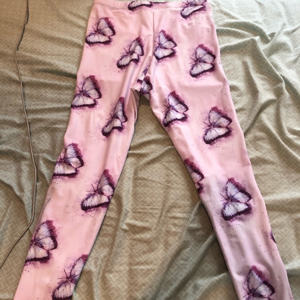 Leggings in “Dream in Purple Butterflies”